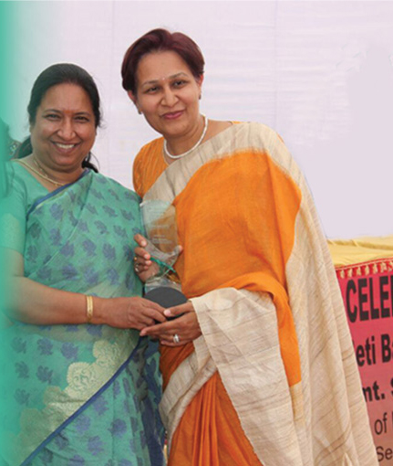 WOMEN ACHIEVERS AWARD